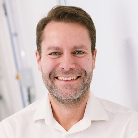 Dr. Adrian Fischer